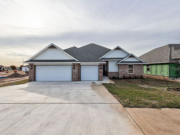 3rd image of 2906 Summit Hollow Dr