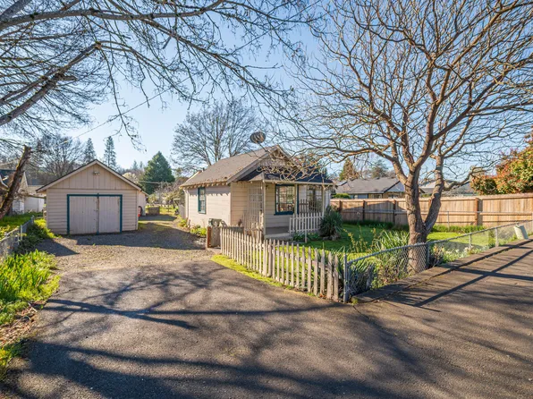 407 S Shasta Ave, Eagle Point, OR 97524