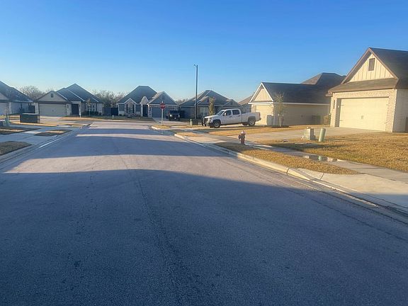 4th image of 2214 Johnny Lyon Ct