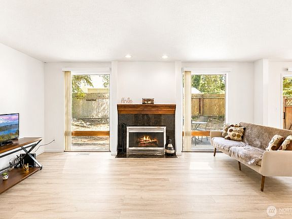 3rd image of 7827 76th Avenue SW