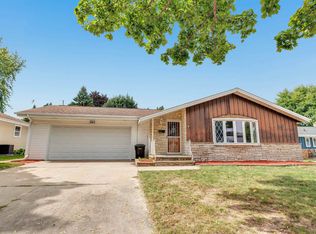 1013 S Midpark Dr, Appleton, WI 54915