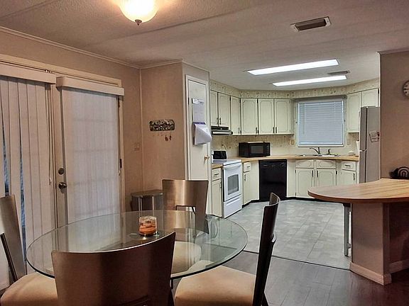 5th image of 217 E Gleneagles Rd