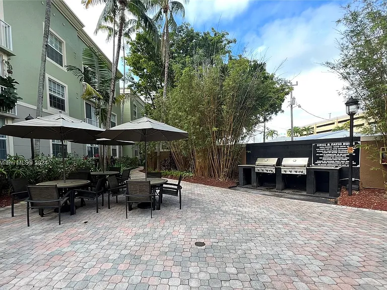 1919 Van Buren St #3 — Photo 15