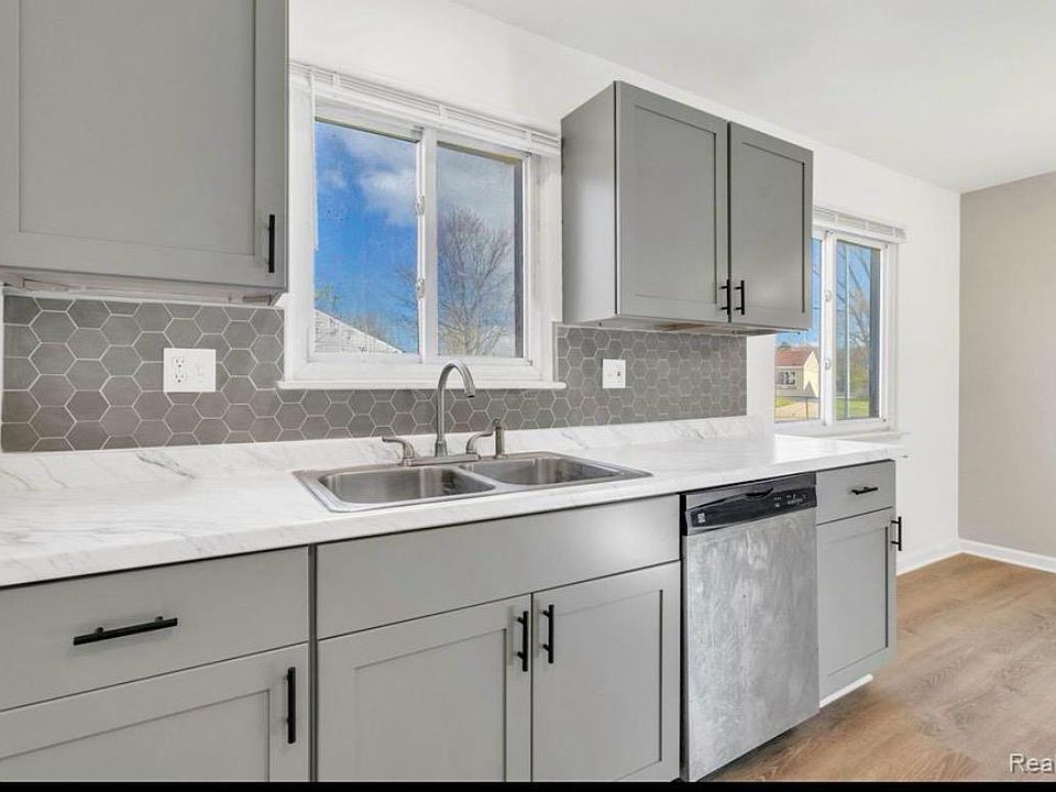 27002 Stacy St, photo 24