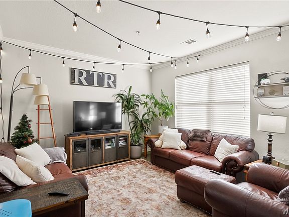 4th image of 600 13th St Unit 1013