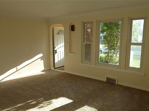 4th image of 1673 Longwood Dr