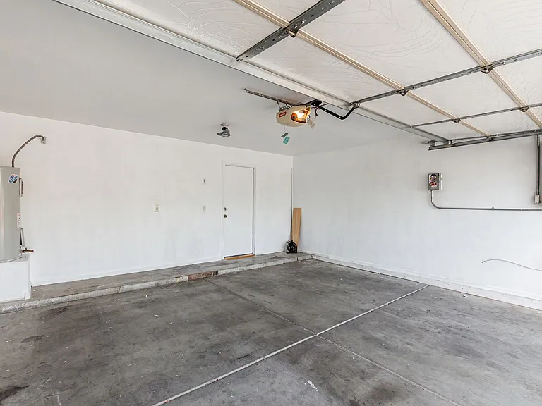12823 W Ash St — Photo 28