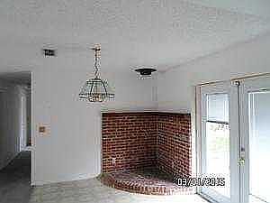Dining fireplace inoperable 