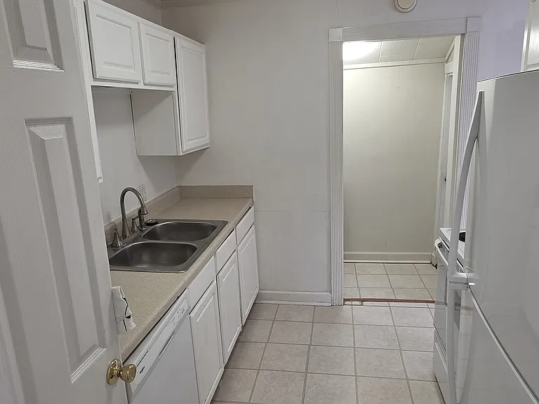 1722 Iris St — Photo 5