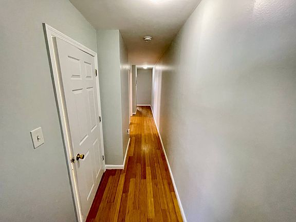 5th image of 2933 Laconia Ave #1