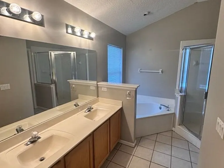 109 Hawthorn Hedge Ln — Photo 12