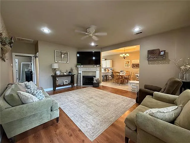 18857 Hank Dr — Photo 3