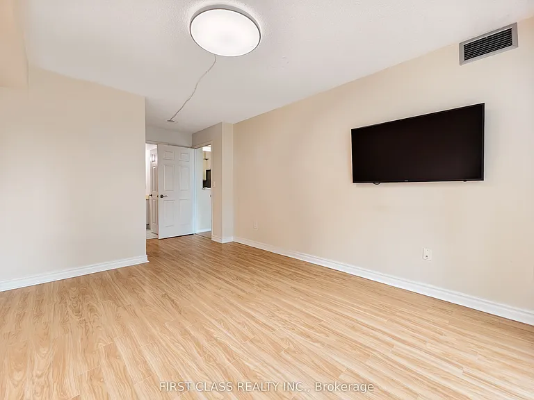 8 Pemberton Ave #606 — Photo 15