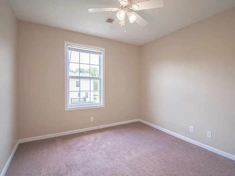 824 Flyer Ct — Photo 12
