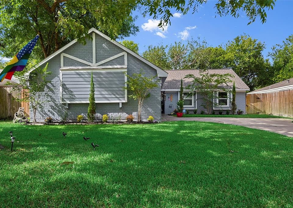 1st image of 2114 Round Lake Dr