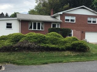 1104 Marvern Dr E, Chambersburg, PA 17202