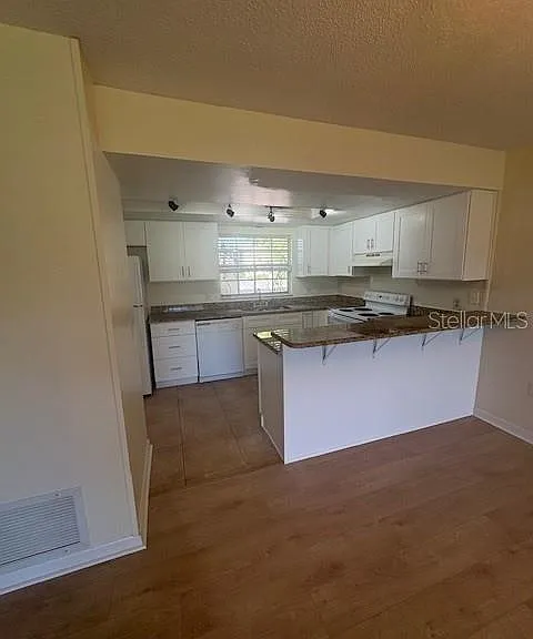 68 Country Club Dr — Photo 2