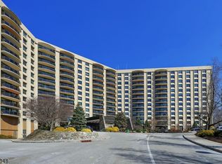 2 Claridge Dr APT 2LW, Verona, NJ 07044