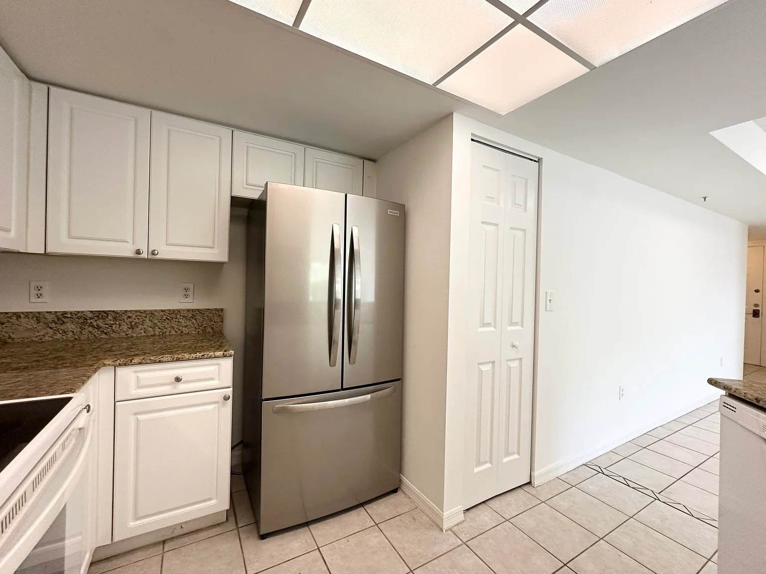 2 bed, 2.0 bath, 1075 sqft, $2,300 — Photo 3
