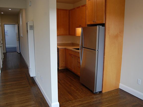 3rd image of 1075 Valencia St APT 1