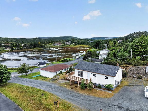 5th image of 18 Rocky Pond Road