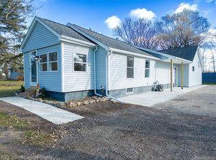 1079 Glendale St, Burton, MI 48509
