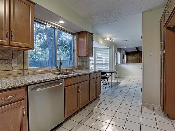 5th image of 3526 Hill Springs Dr
