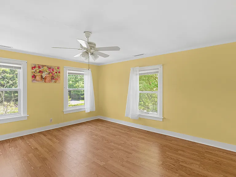 37 N Bishops Ln — Photo 10
