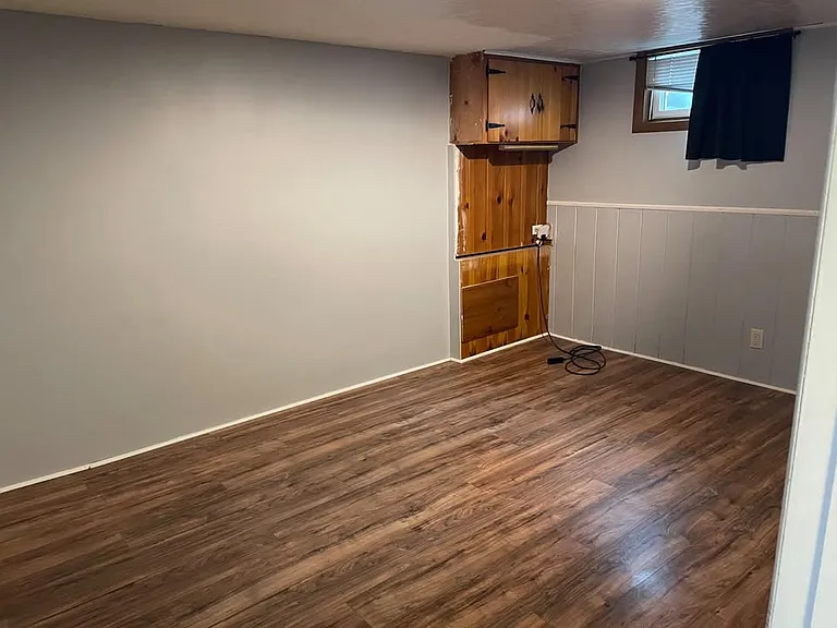1368 Davis Ave — Photo 3