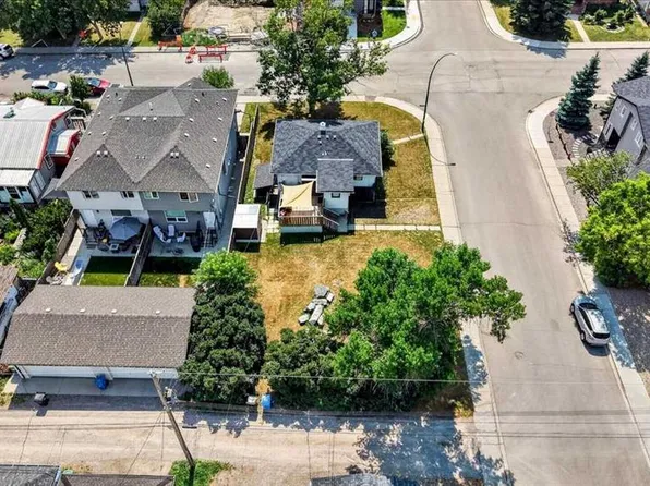 440 S 53rd Ave SW, Calgary, AB T2V 0B7