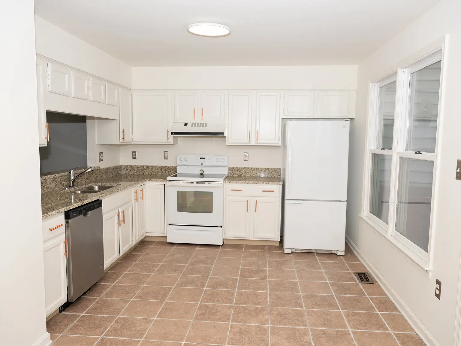 3 bed, 1832 sqft, $1,900 — Photo 4