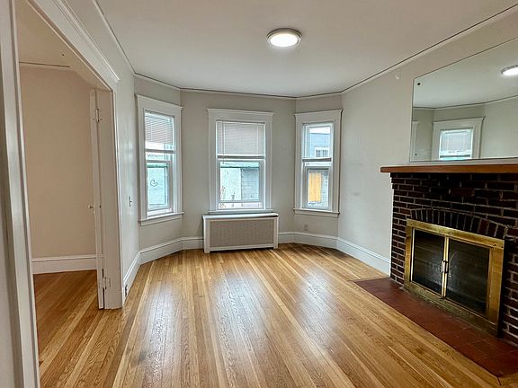 5th image of 118 Ash St
