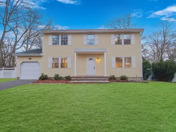 8 Springbriar Lane, Centereach, NY 11720