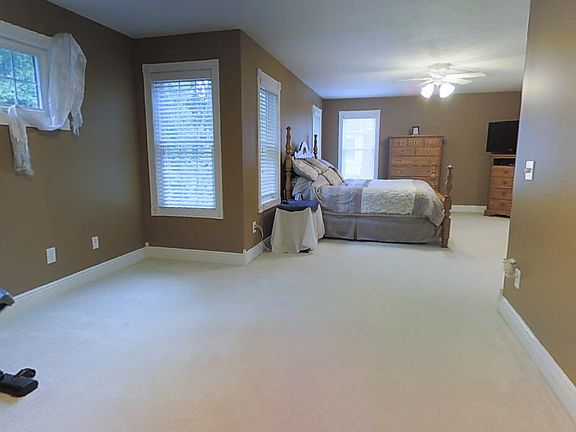 4th image of 5565 Snell Dr
