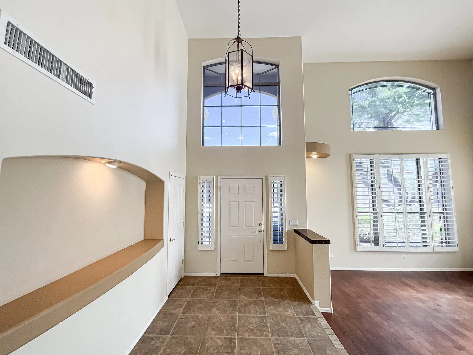 Stunning 4-Bed, 3.5-Bath Chandler Retreat with Spa, Garden Oasis & 3,925 Sq Ft of Elegance — Photo 4