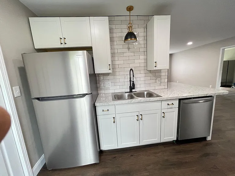 1054 Dalton Ln — Photo 9