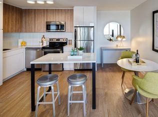 2707 N Clark St, Chicago, IL 60614