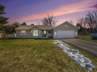 62417 Oak Shadows Rd, Lawton, MI 49065