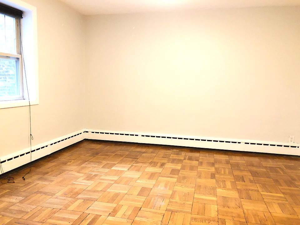 2nd image of 36 Duncan Ave #25E