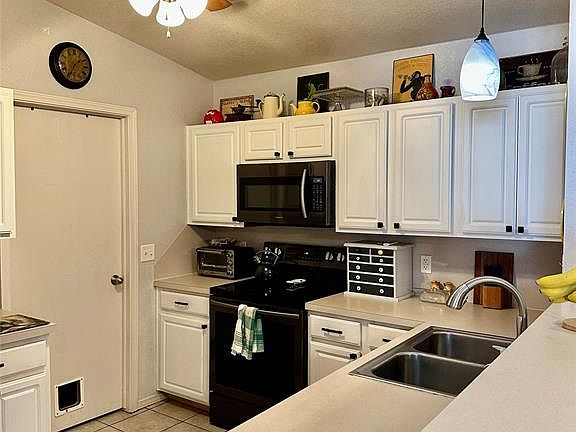 5th image of 409 Calla Lily Ln