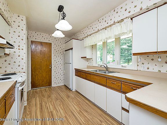 5th image of 3417 Josephine Ln