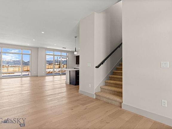 5th image of 91 Matador Ln