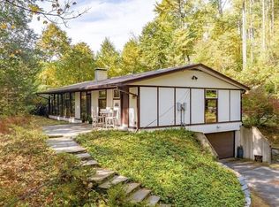 144 N Valley Rd, Pelham, MA 01002