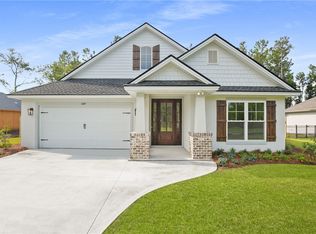 409 Country Walk Cir, Brunswick, GA 31525