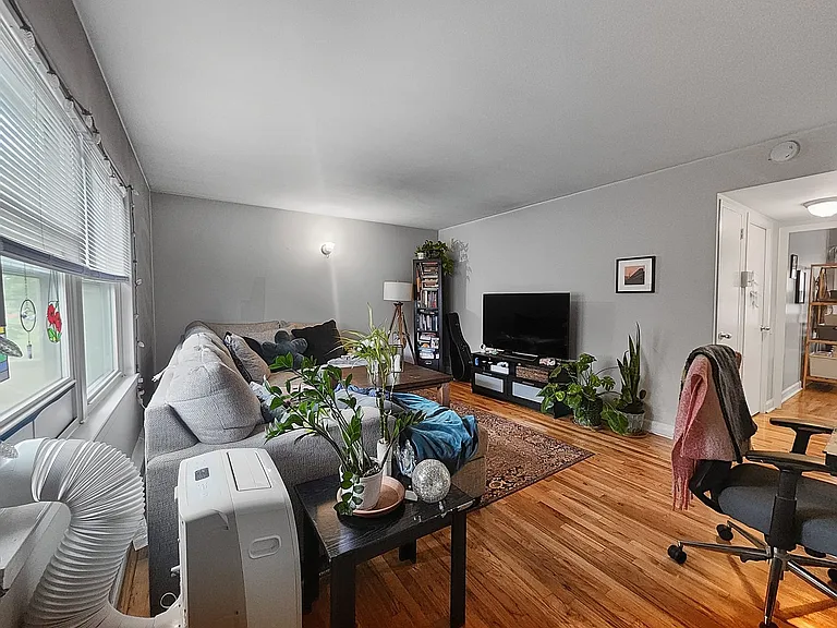 2104-24 W. Foster Ave — Photo 3