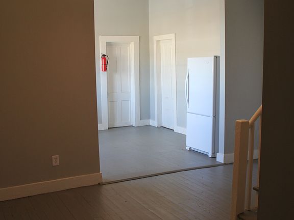 5th image of 936 N Robertson St