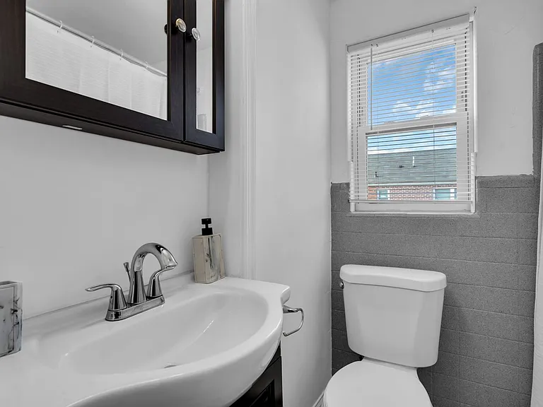 Maple Court Apartments — Photo 44
