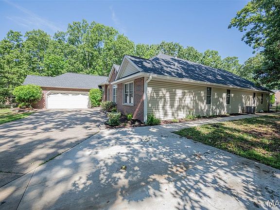 4th image of 12033 Oak Meadow Dr
