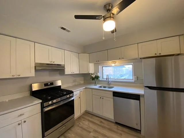 3 bed, 1200 sqft, $1,750 — Photo 1