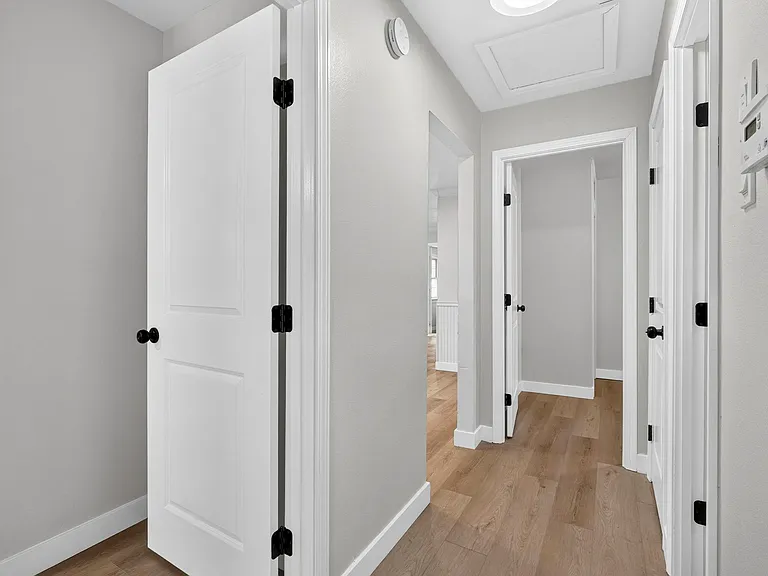 2844 Westlawn St — Photo 20